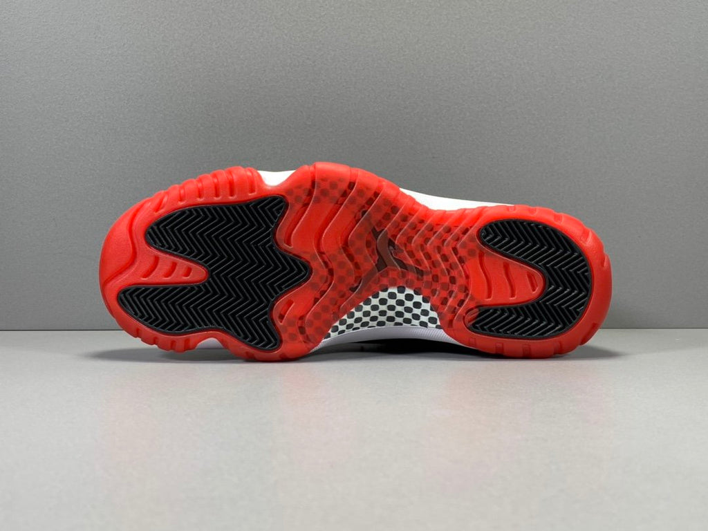 Air Jordan 11 Retro Playoffs Bred (2019)