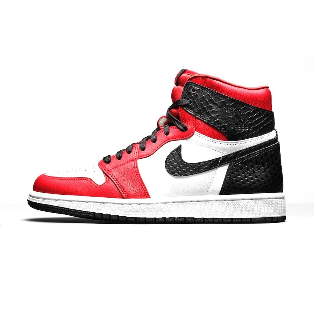 Air Jordan 1 Retro High Satin Snake Chicago
