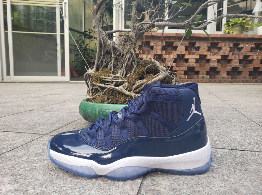Air Jordan 11 Deep Blue White