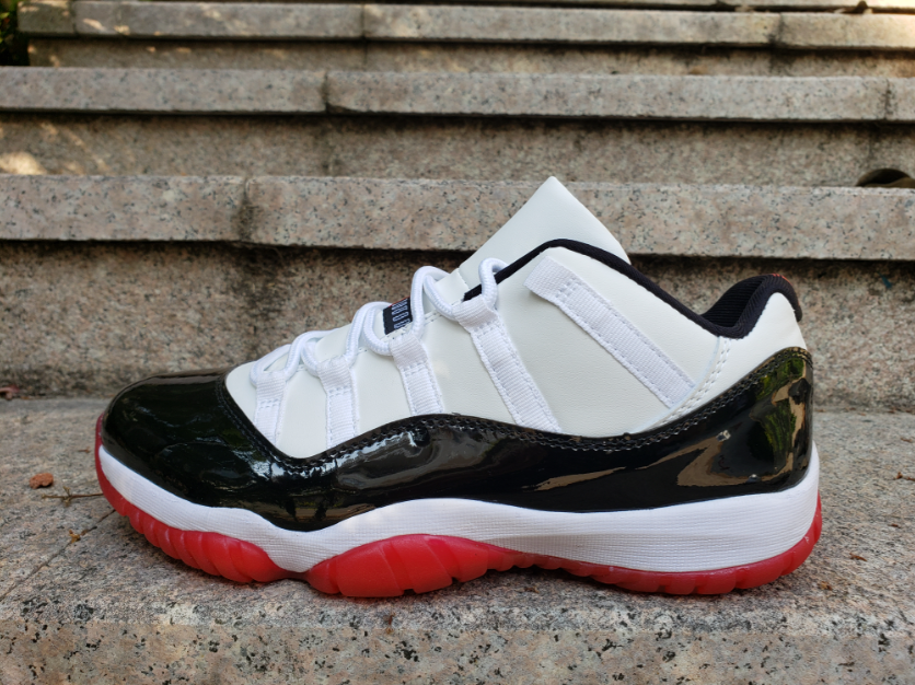 Air Jordan 11 Low Concord Bred