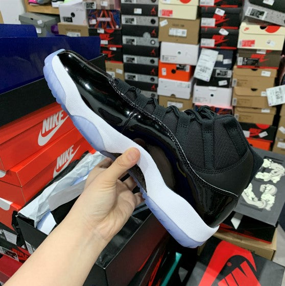 Air Jordan 11 Space Jam