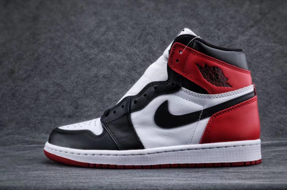Air Jordan 1 Chicago Black