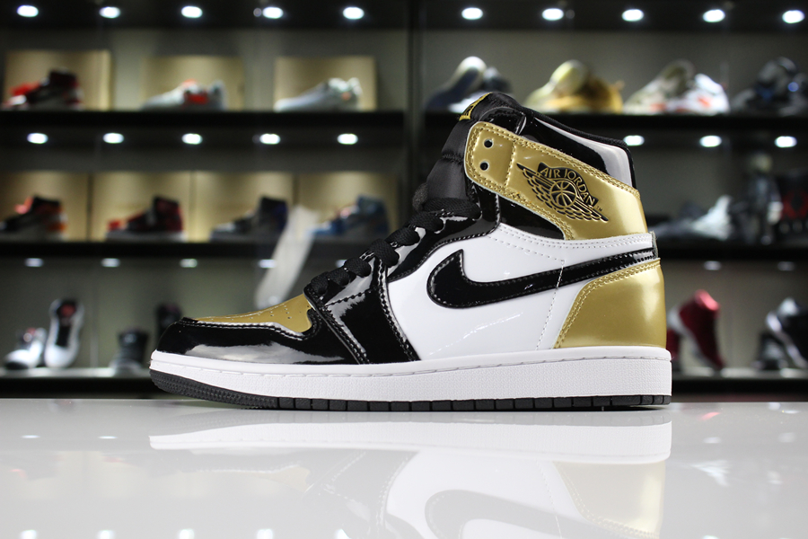 Air Jordan 1 High Gold Toe Top 3