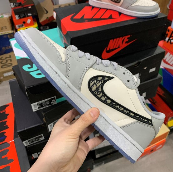 Air Jordan 1 High OG Grey