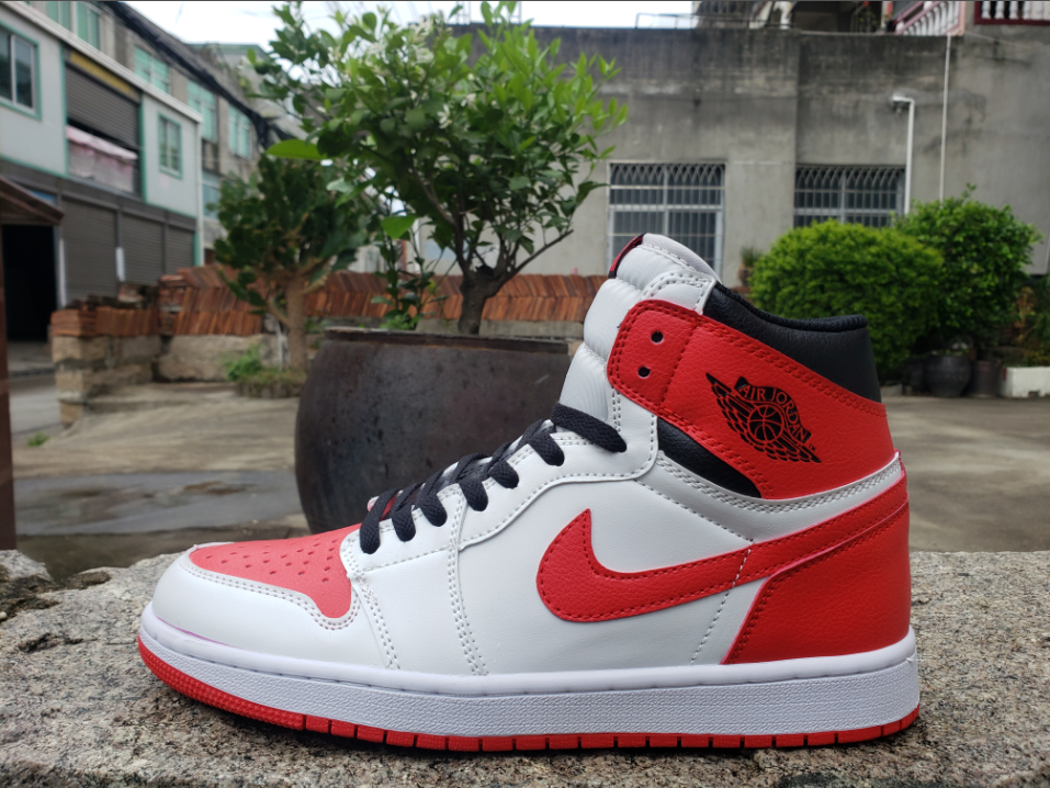 Air Jordan 1 High OG Heritage