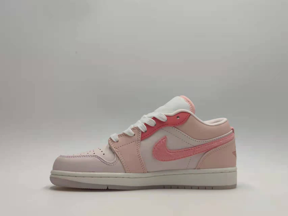 Air Jordan 1 Low Mighty Swooshers Pink
