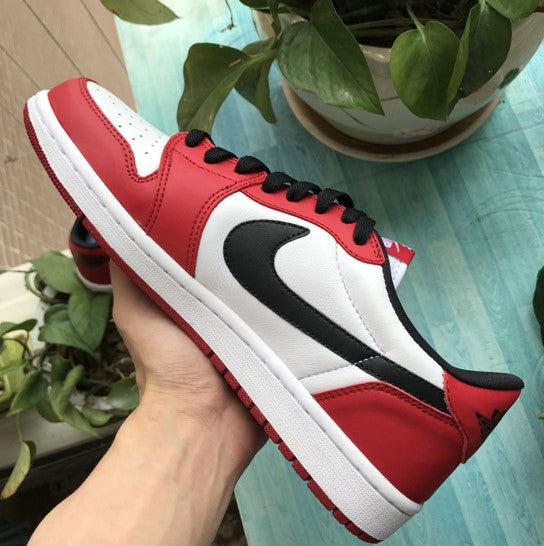 Air Jordan 1 Low OG Chicago