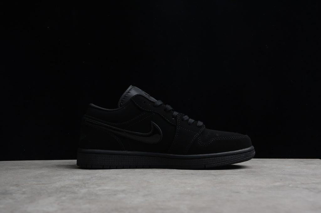 Air Jordan 1 Low Triple Black