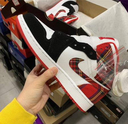 Air Jordan 1 Mid Christmas Red Plaid