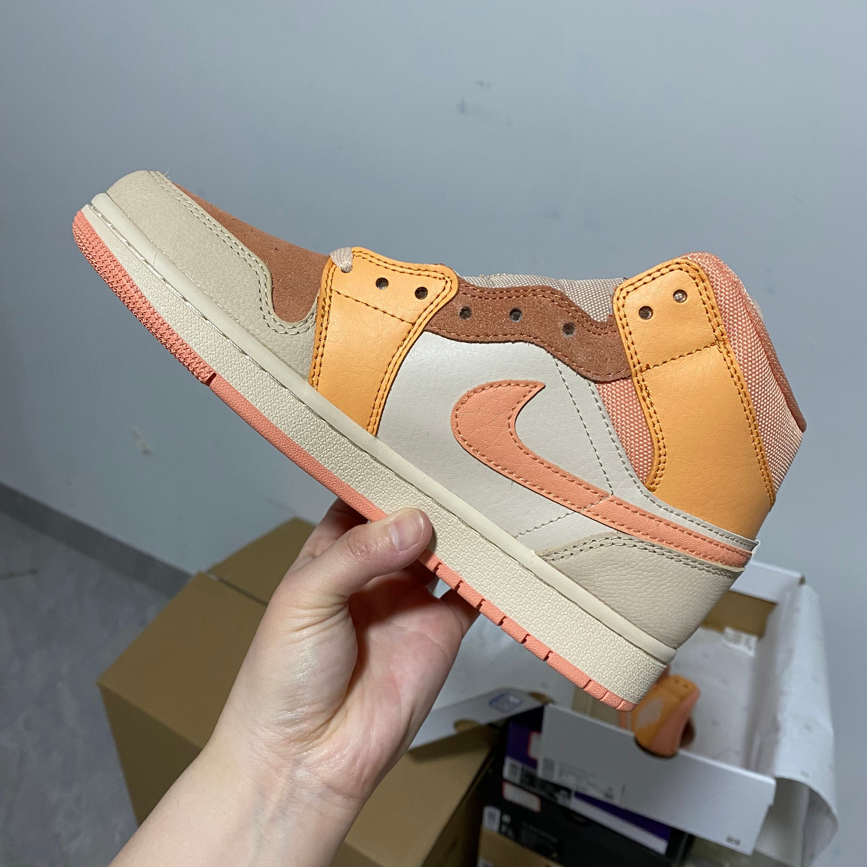 Air Jordan 1 Mid GS Apricot Orange White