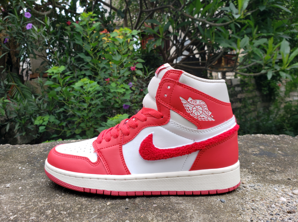 Air Jordan 1 Mid Habanero Red