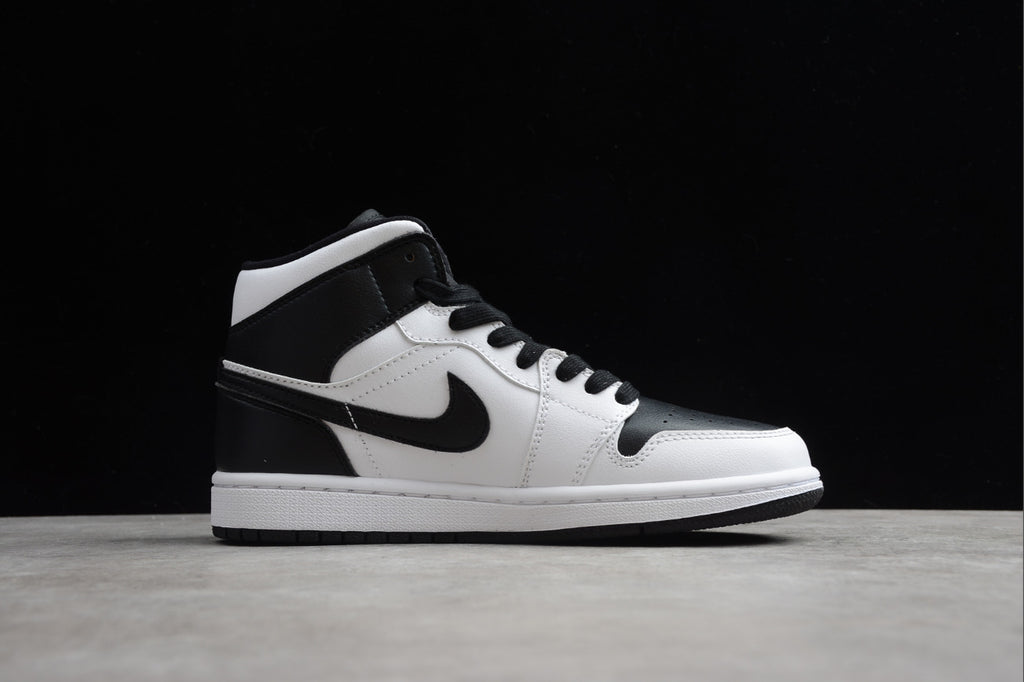 Air Jordan 1 Mid Reverse Black Toe