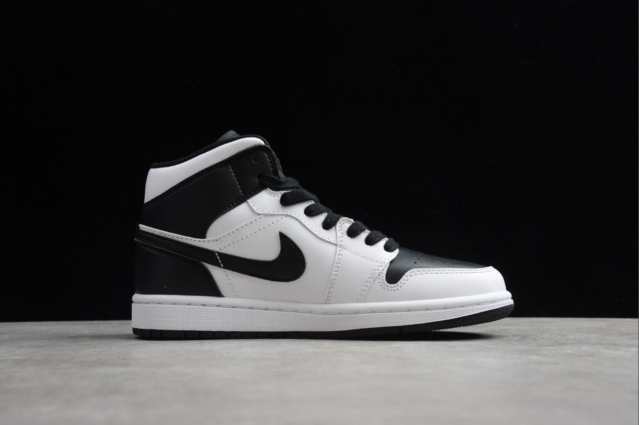 Air Jordan 1 Mid Reverse Black Toe
