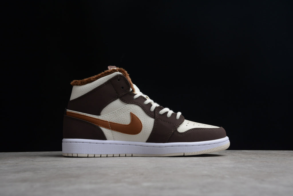 Air Jordan 1 Mid SE Cream Dark Chocolate