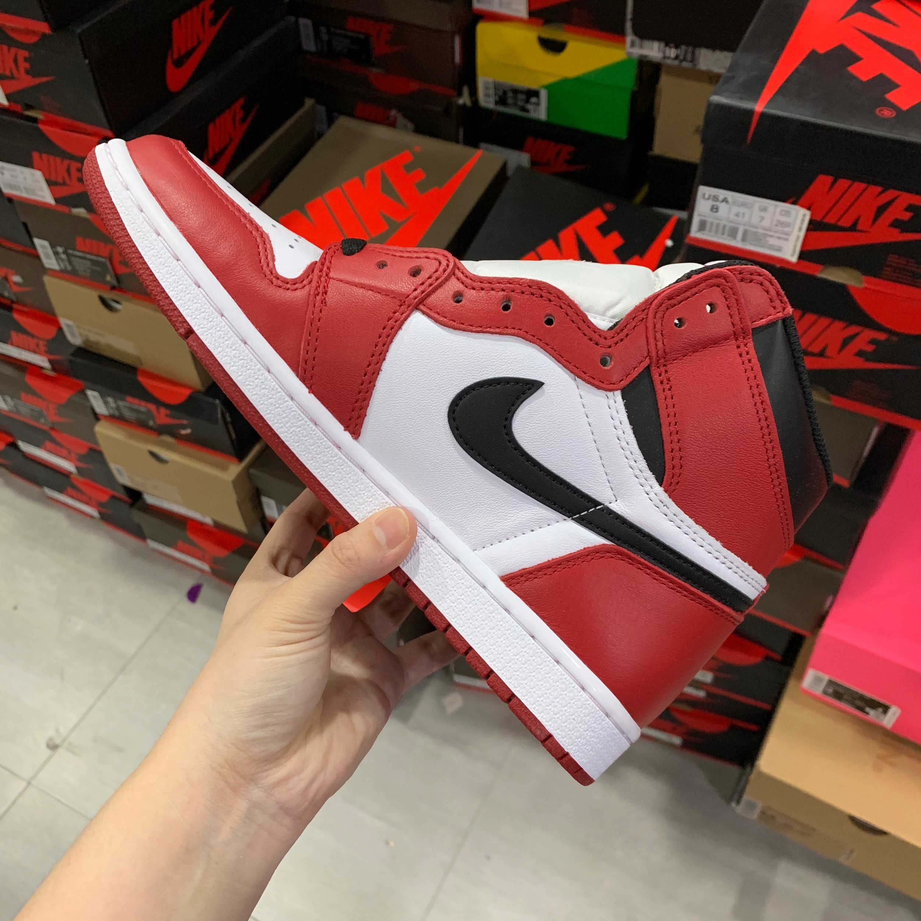 Air Jordan 1 OG Chicago Red White