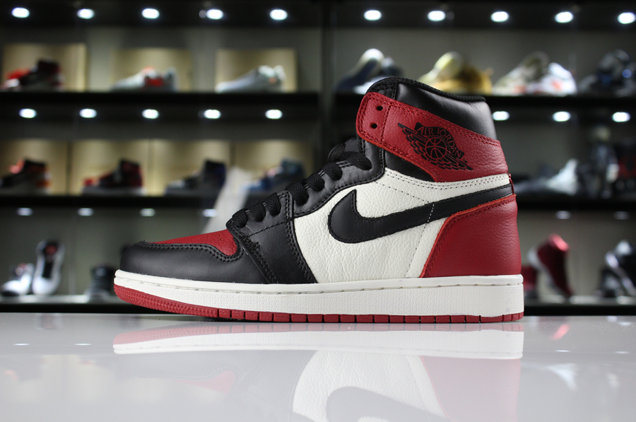 Air Jordan 1 Retro High Bred Toe