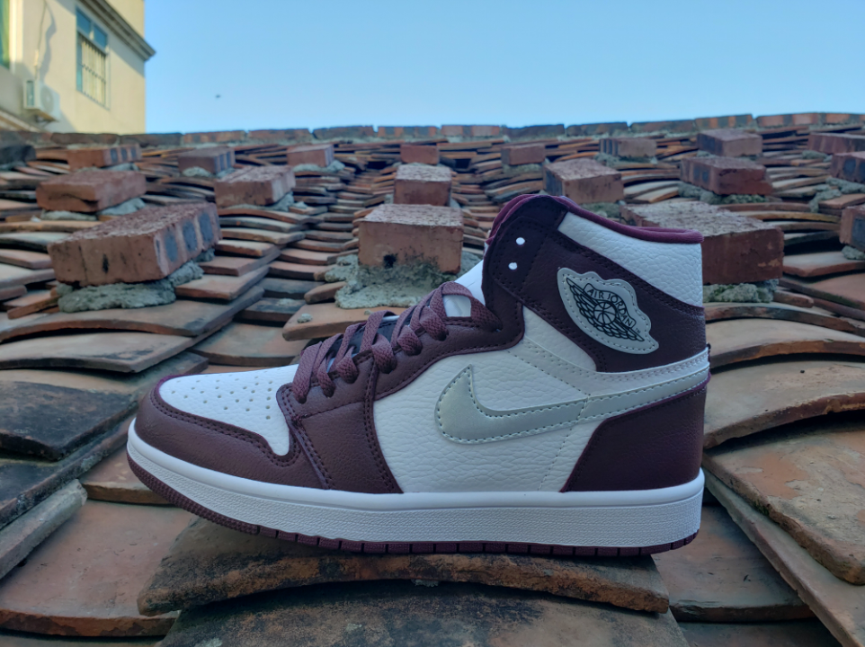 Air Jordan 1 Retro High OG Bordeaux