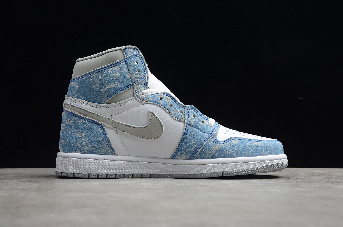 Air Jordan 1 Retro High OG Hyper Royal