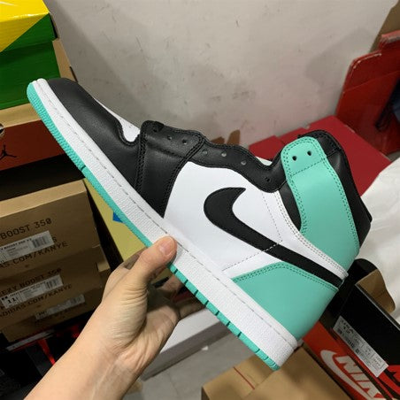 Air Jordan 1 Retro High OG NRG “Igloo”