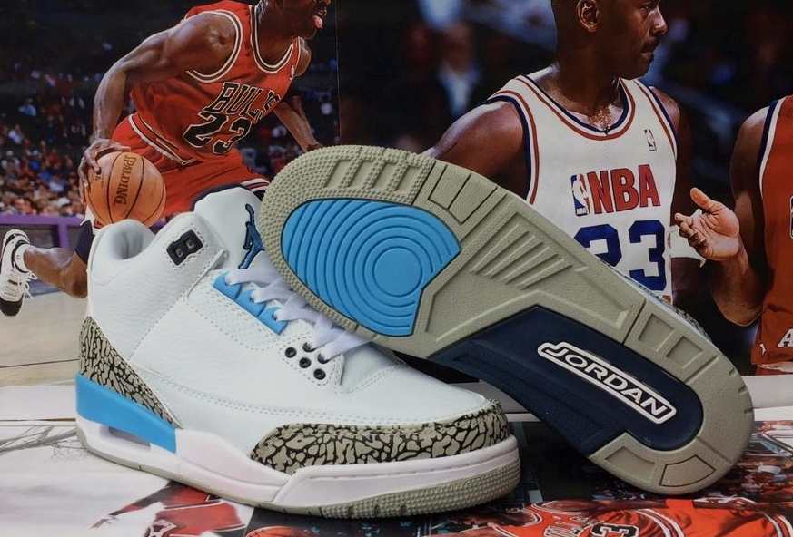 Air Jordan 3 Retro UNC