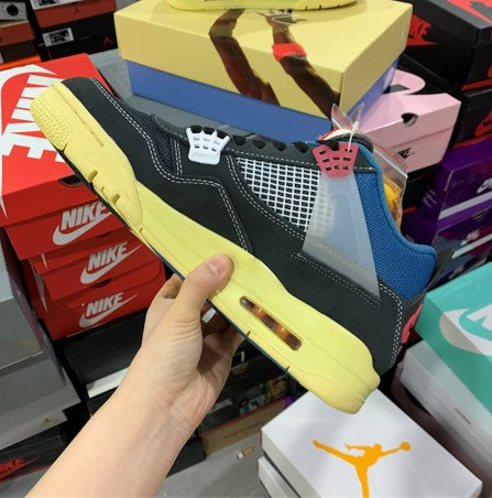 Air Jordan 4 Cavaliers