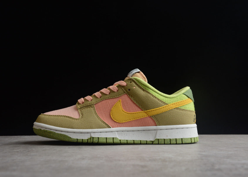 NK Dunk Low 'Strawberry Cough'