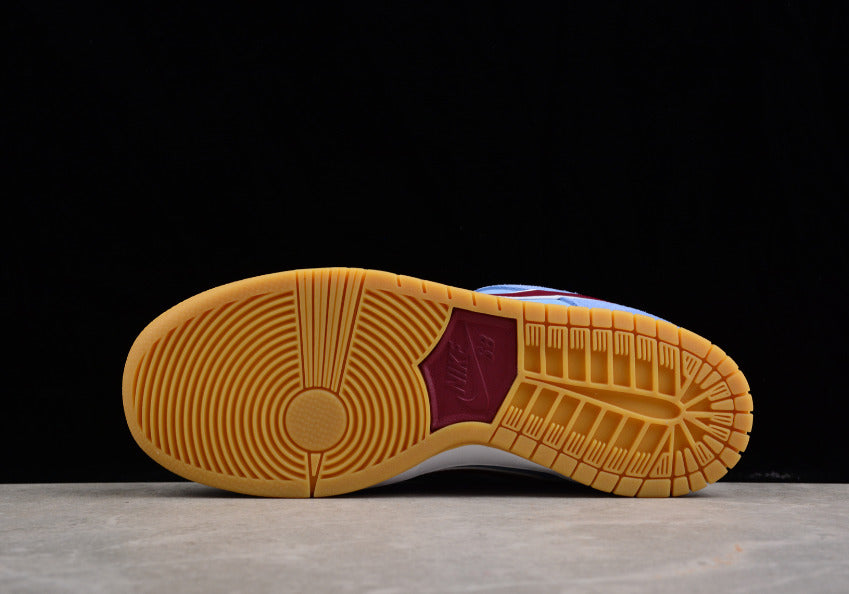 NK Dunk Low Phillies