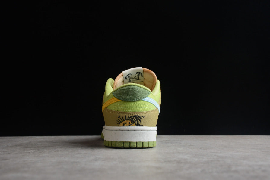 NK Dunk Low 'Strawberry Cough'