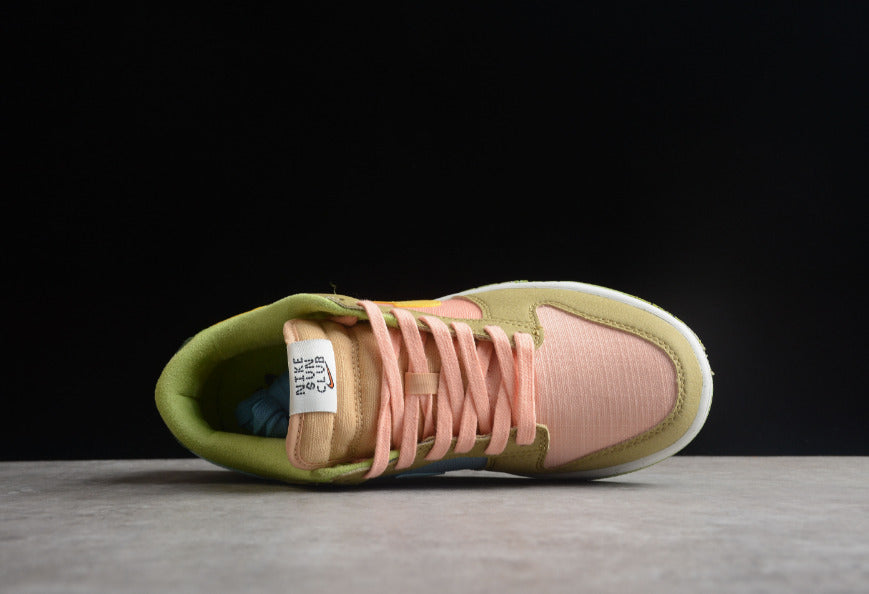 NK Dunk Low 'Strawberry Cough'