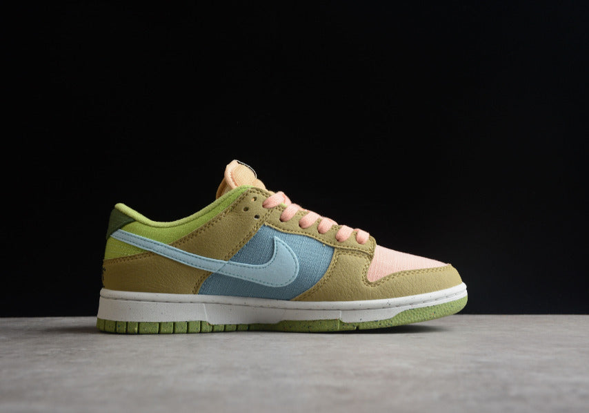 NK Dunk Low 'Strawberry Cough'