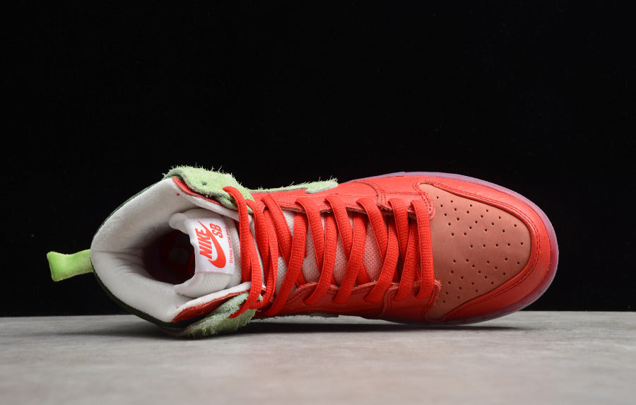 NK Dunk High Strawberry Dunk