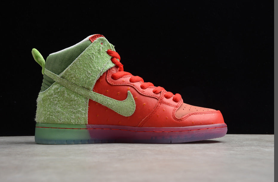 NK Dunk High Strawberry Dunk