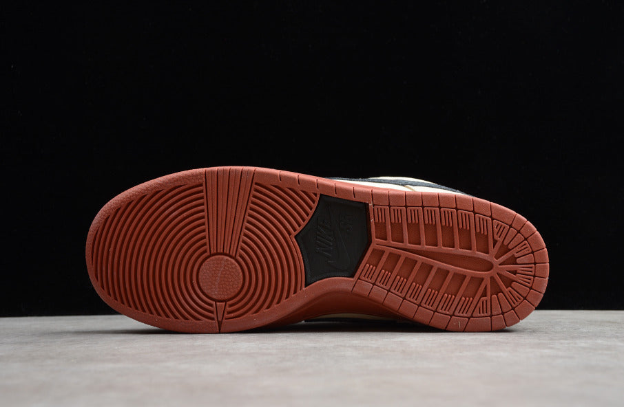 NK Dunk Low Hennessy