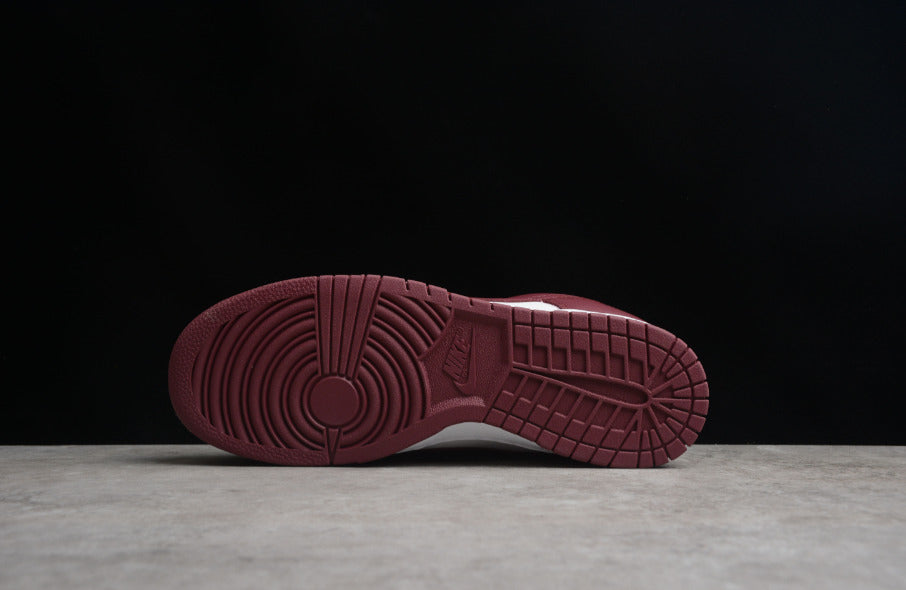 NK Dunk Low Bordeaux