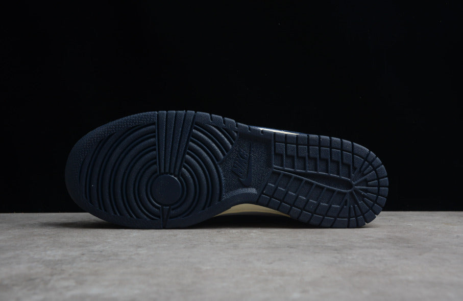 NK Dunk Low Vintage Navy