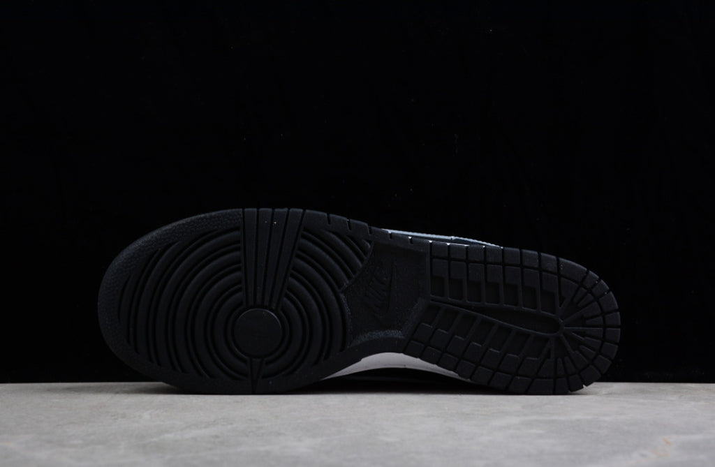 NK Dunk Low Black And White