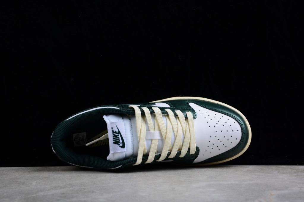 NK Dunk Low “Vintage Green”