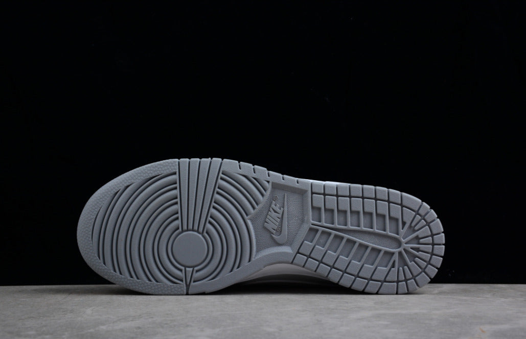 NK Dunk Low Retro “Grey White”