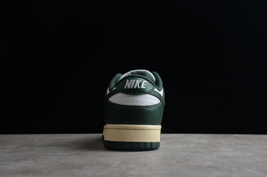 NK Dunk Low Vintage Green