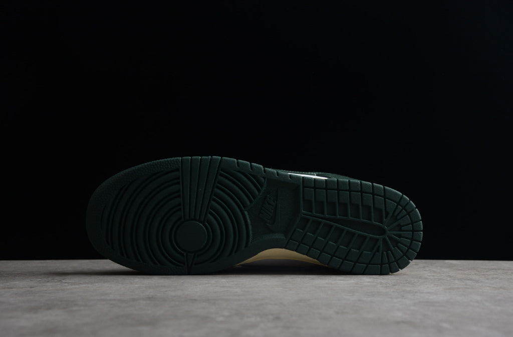 NK Dunk Low Vintage Green