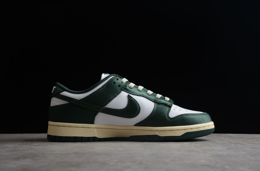 NK Dunk Low Vintage Green