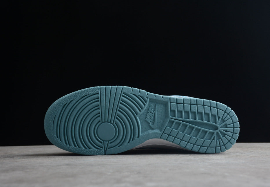 NK Dunk Low Blue Paisley