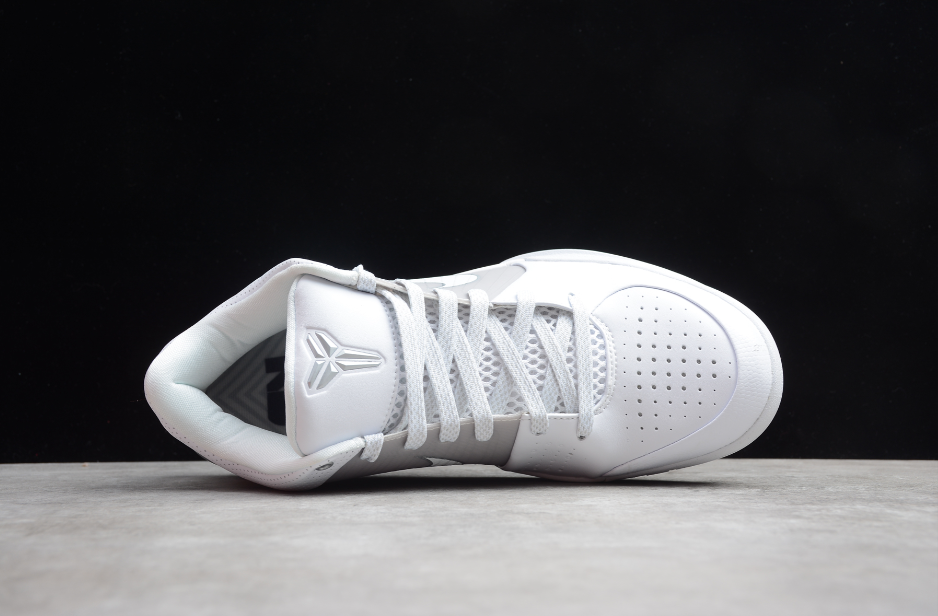 NK Kobe 4 'Metallic Silver'