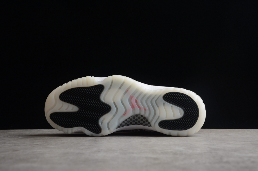 Air Jordan 11 Retro Low 'Light Bone Snakeskin'