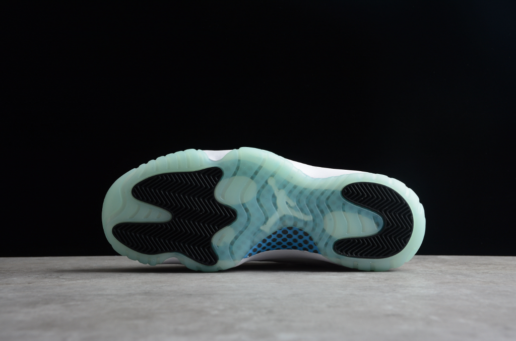 Air Jordan 11 Retro Low Legend White Blue