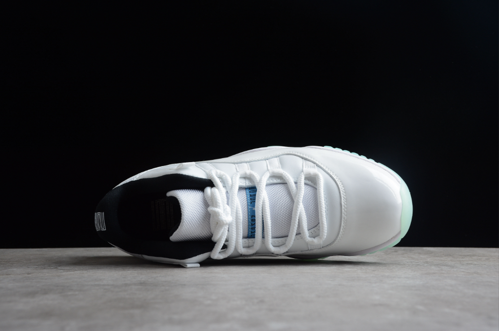 Air Jordan 11 Retro Low Legend White Blue