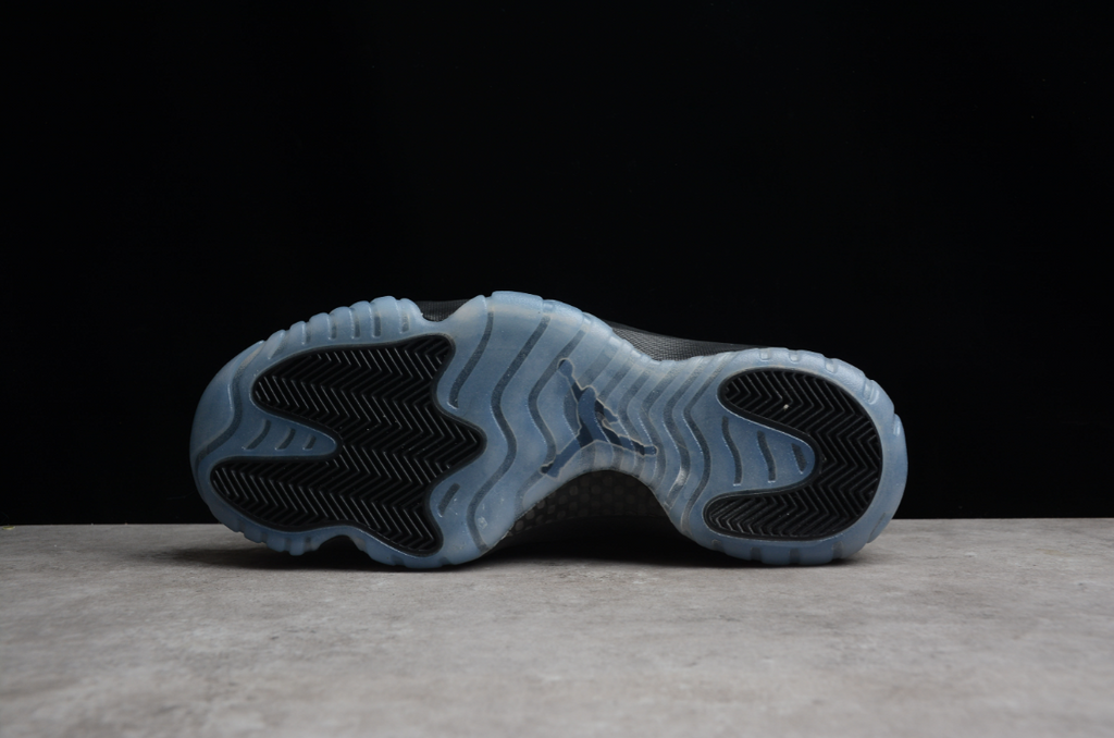 Air Jordan 11 Cap and Gown