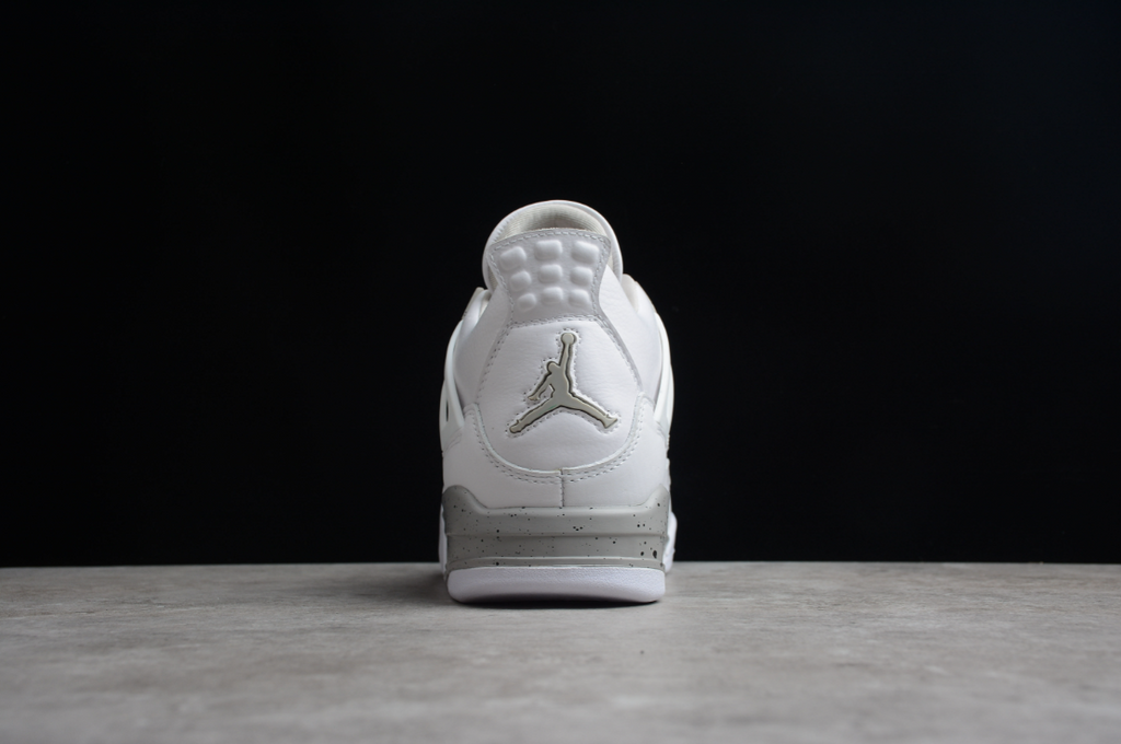 Air Jordan 4 Retro “White Cat”