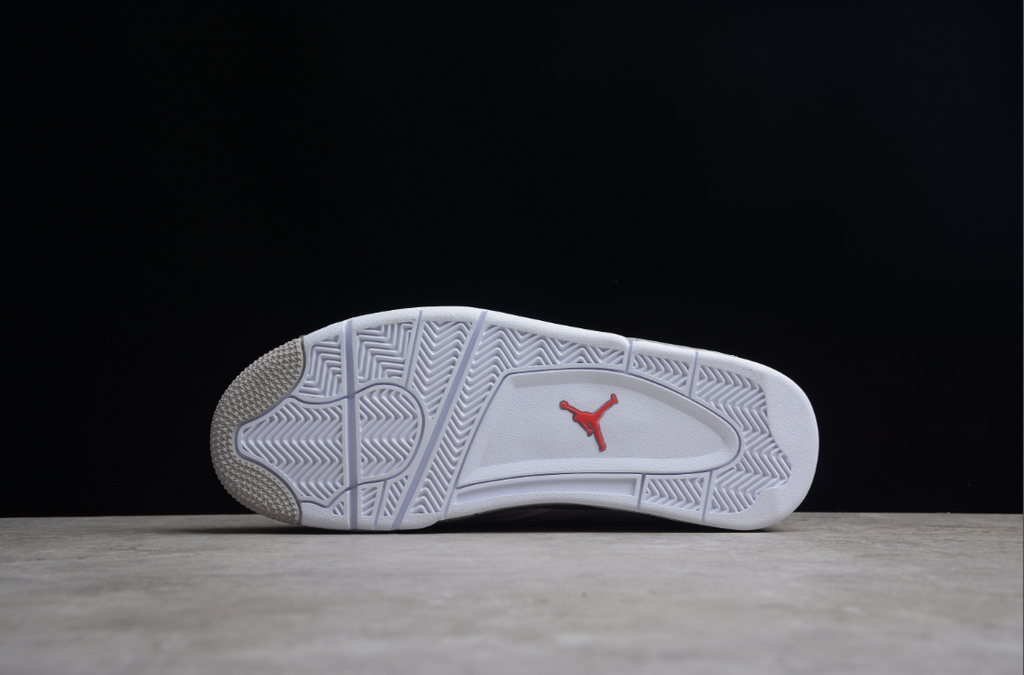 Air Jordan 4 Retro “White Cat”