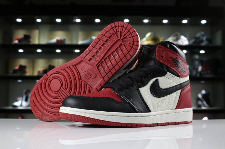 Air Jordan 1 Retro High Bred Toe